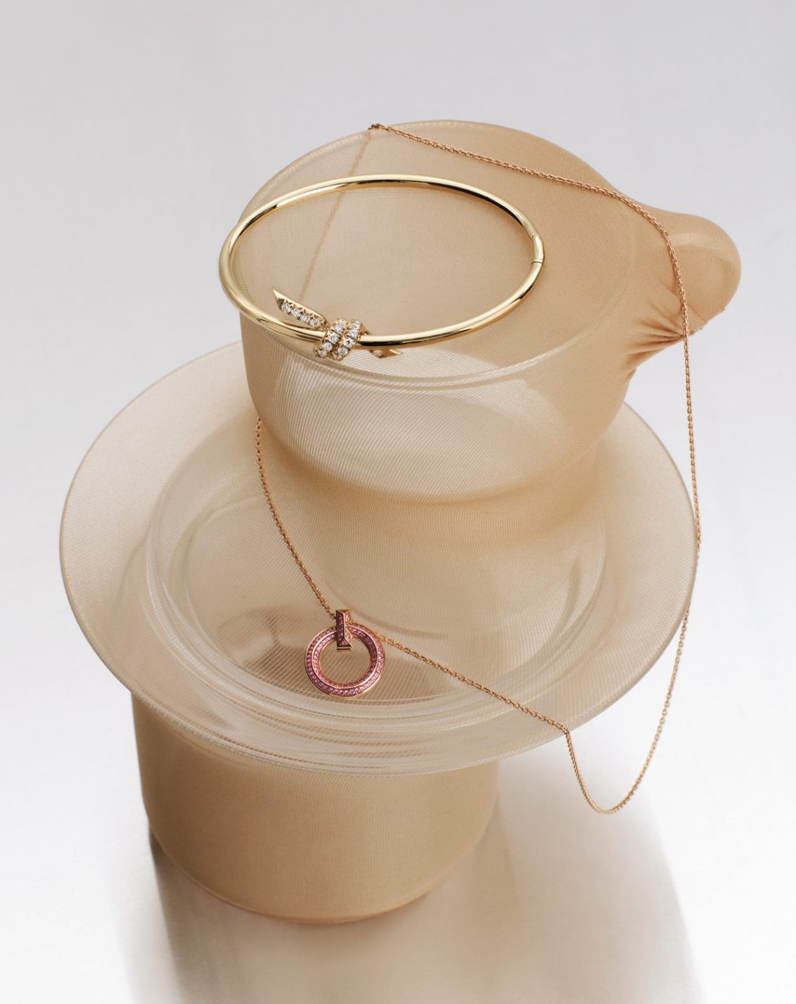 光のベールに包まれて。煌めくジュエリー8選