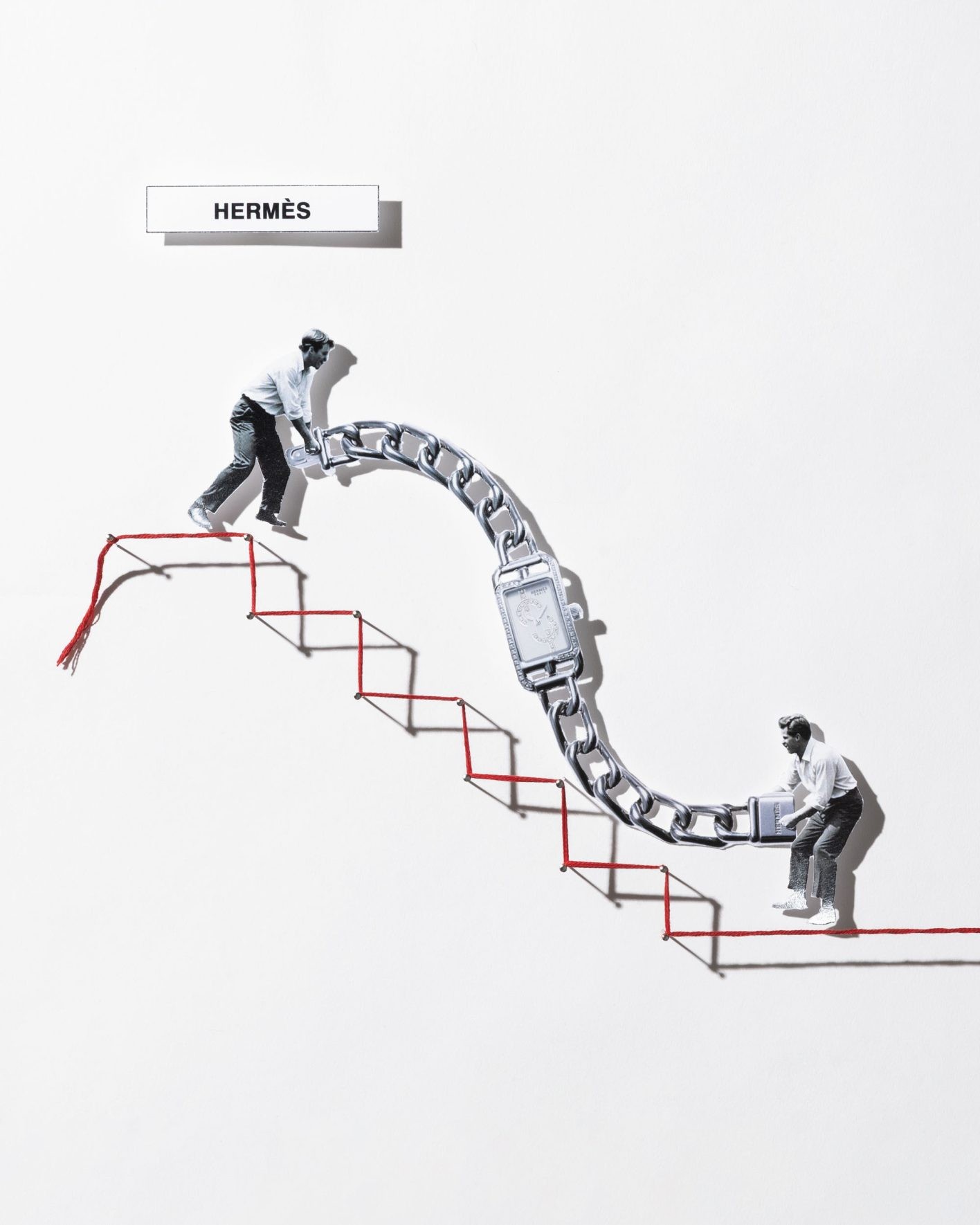 〈エルメス〉の名作ブレスレット〈シェーヌ・ダンクル〉から着想を得た腕時計〈ナンタケット〉。長方形の文字盤からケースにかけて、48個のダイヤモンドが流れるようにつながるデザインが見どころ。ケースサイズ29×17mm、クォーツ、SSケース&amp;ブレスレット、3気圧防水。¥1,320,000（エルメス | エルメスジャポン）