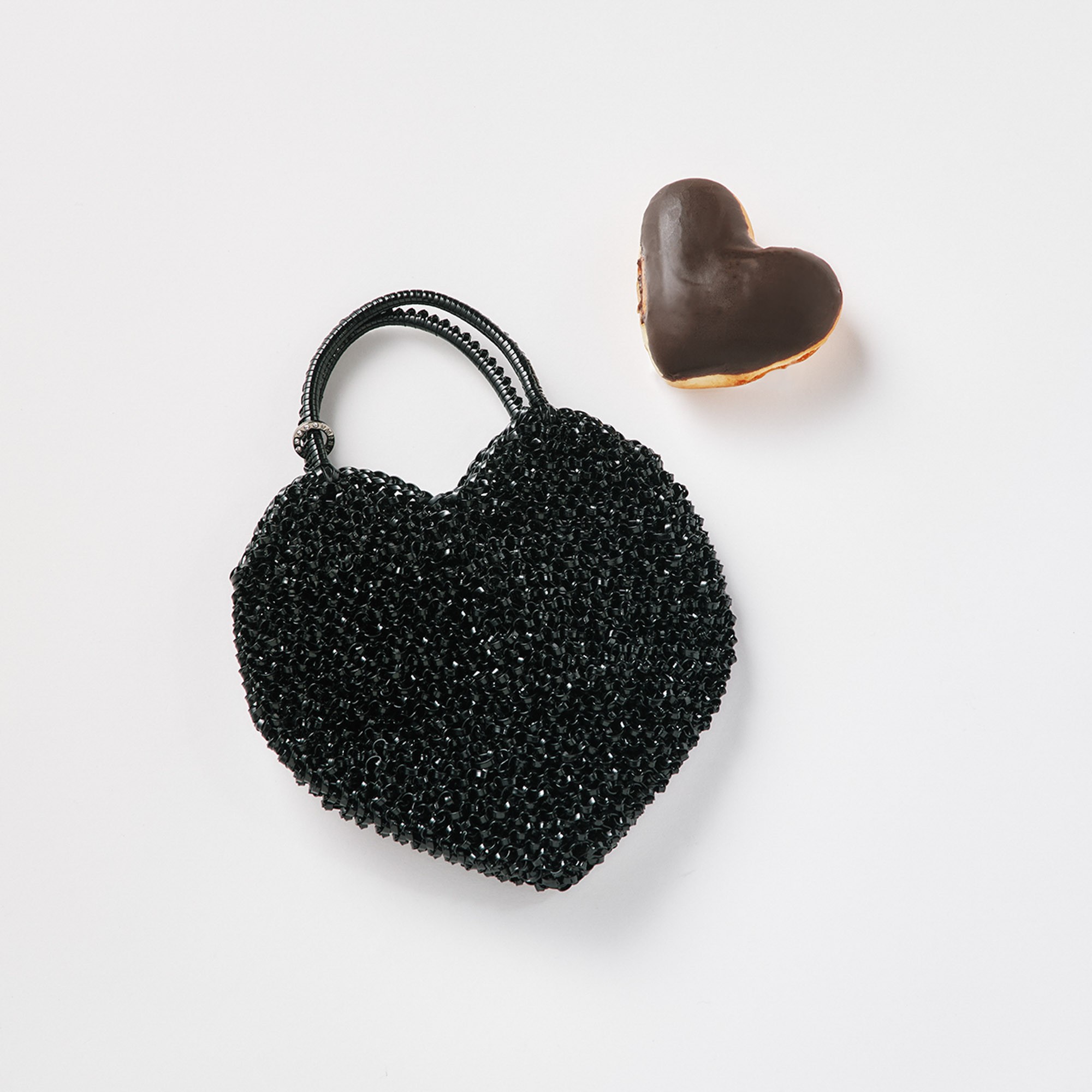 〈アンテプリマ〉のハート型ワイヤーバッグ