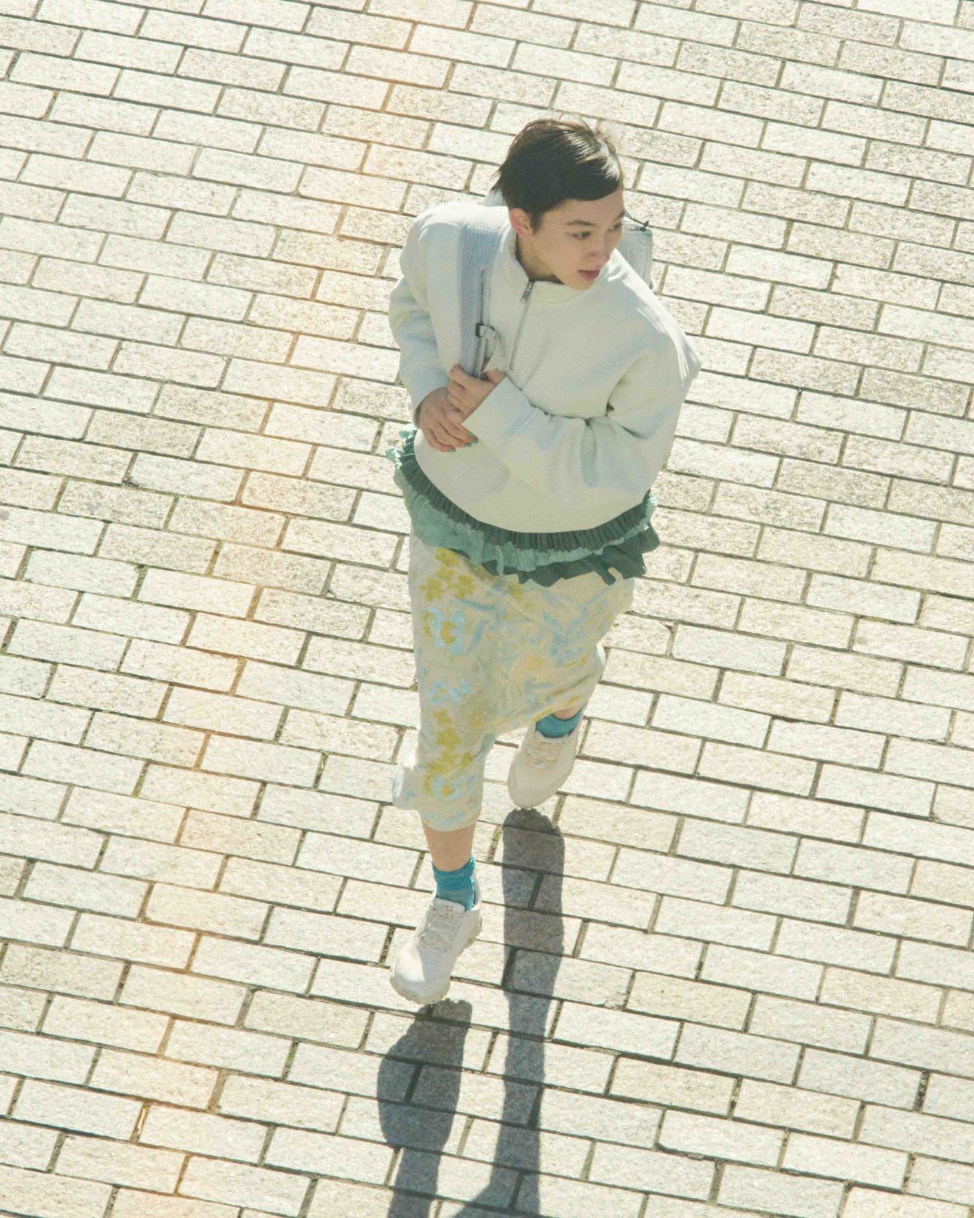 On,オン,スニーカー,ファッション,ランニング,シューズ,タウンユース,バス停