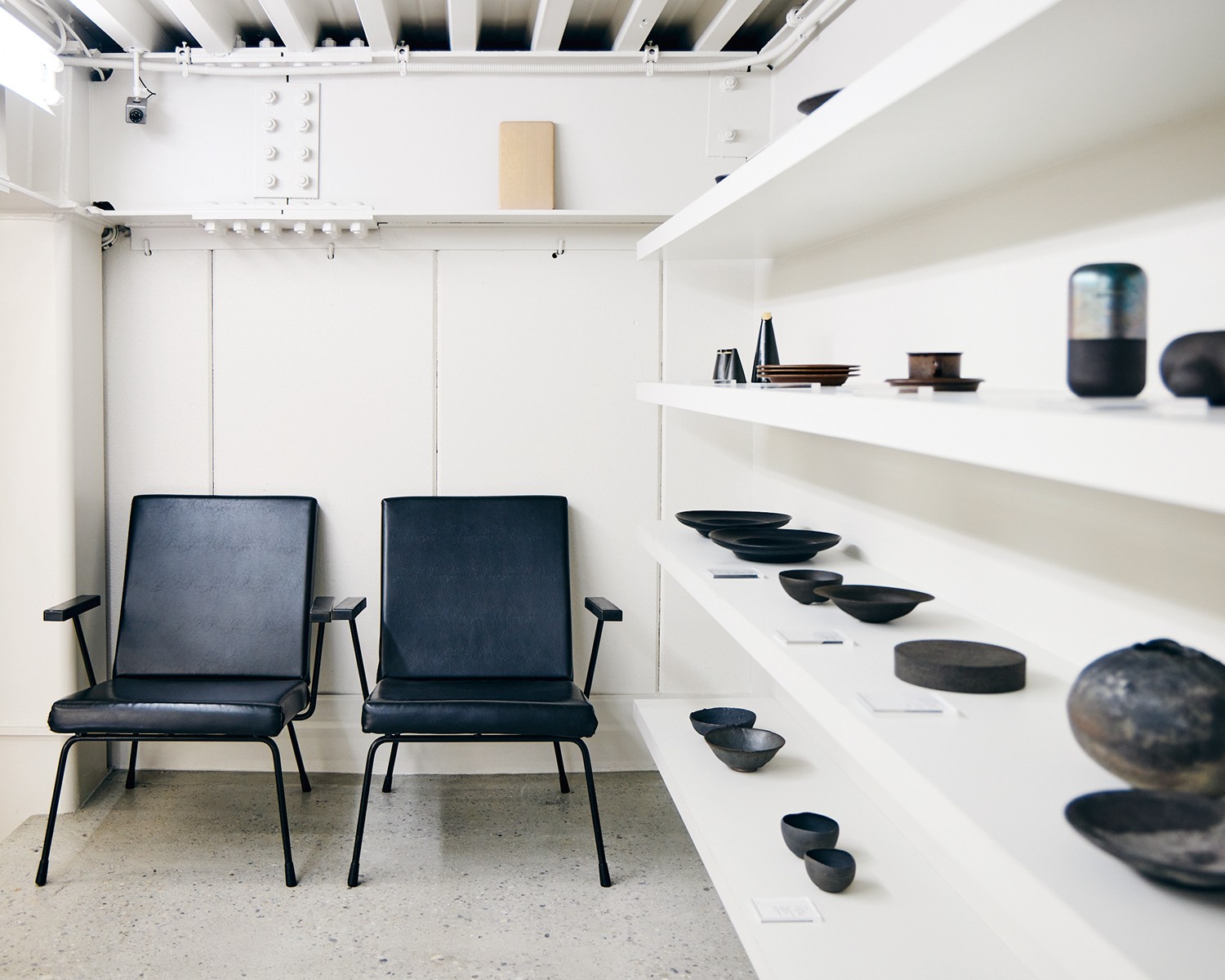 清澄白河「FAAR」ファッションデザイナーが厳選した品々が並ぶ、倉庫を改装したインテリアショップ