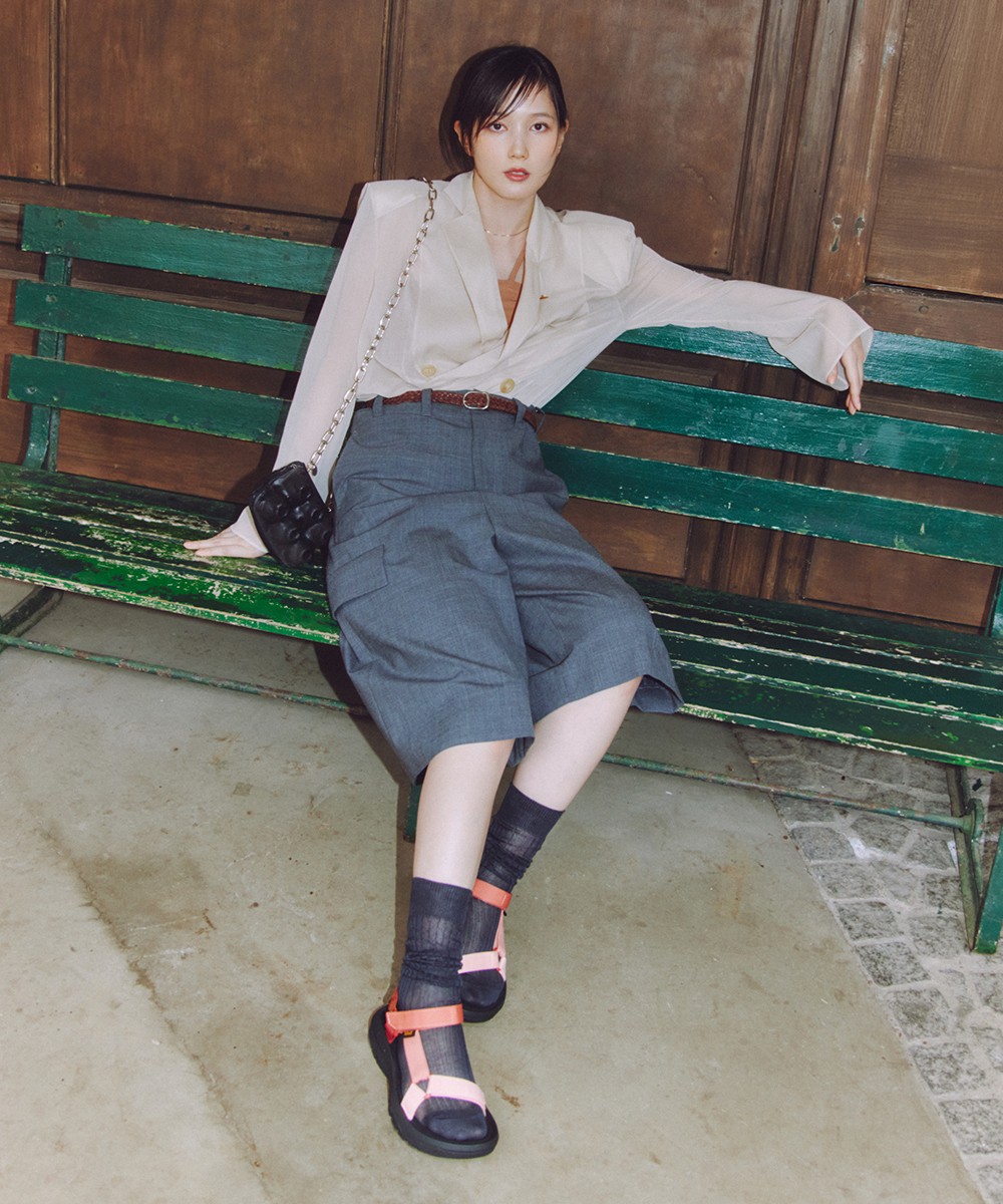 本田翼と〈Teva〉。ソックスを味方に、春へ