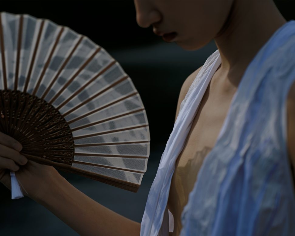 盛夏の暑さと涼を求める情景「白扇」　衣装 井伊百合子／化粧 UDA