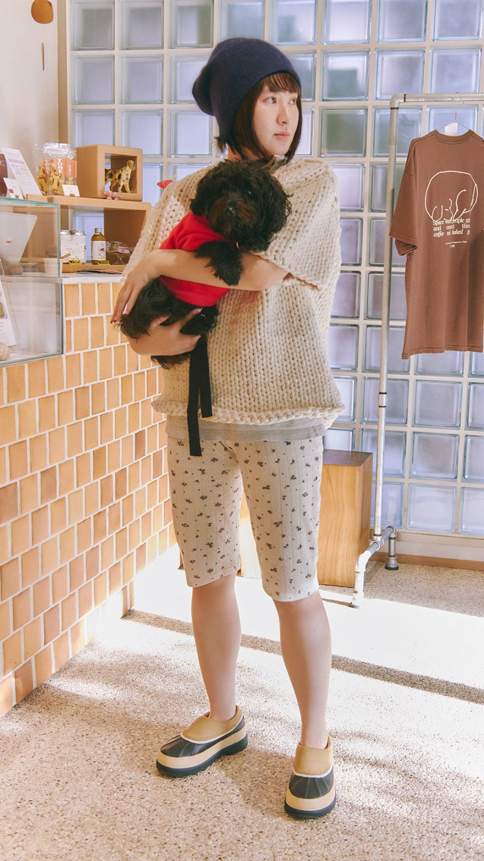 わんことのお散歩、なに履く？〈ソレル〉のクロッグで愛犬家SNAP