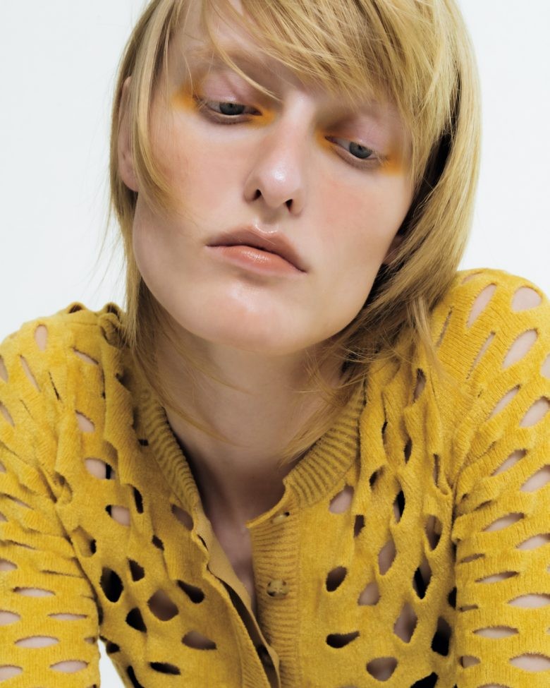 メイクに秋のスパイスを