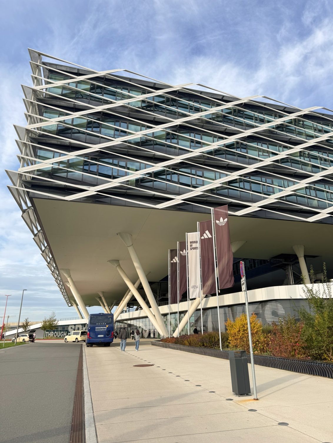 〈アディダス〉人気スニーカーが生まれる場所。ドイツ本社に潜入!