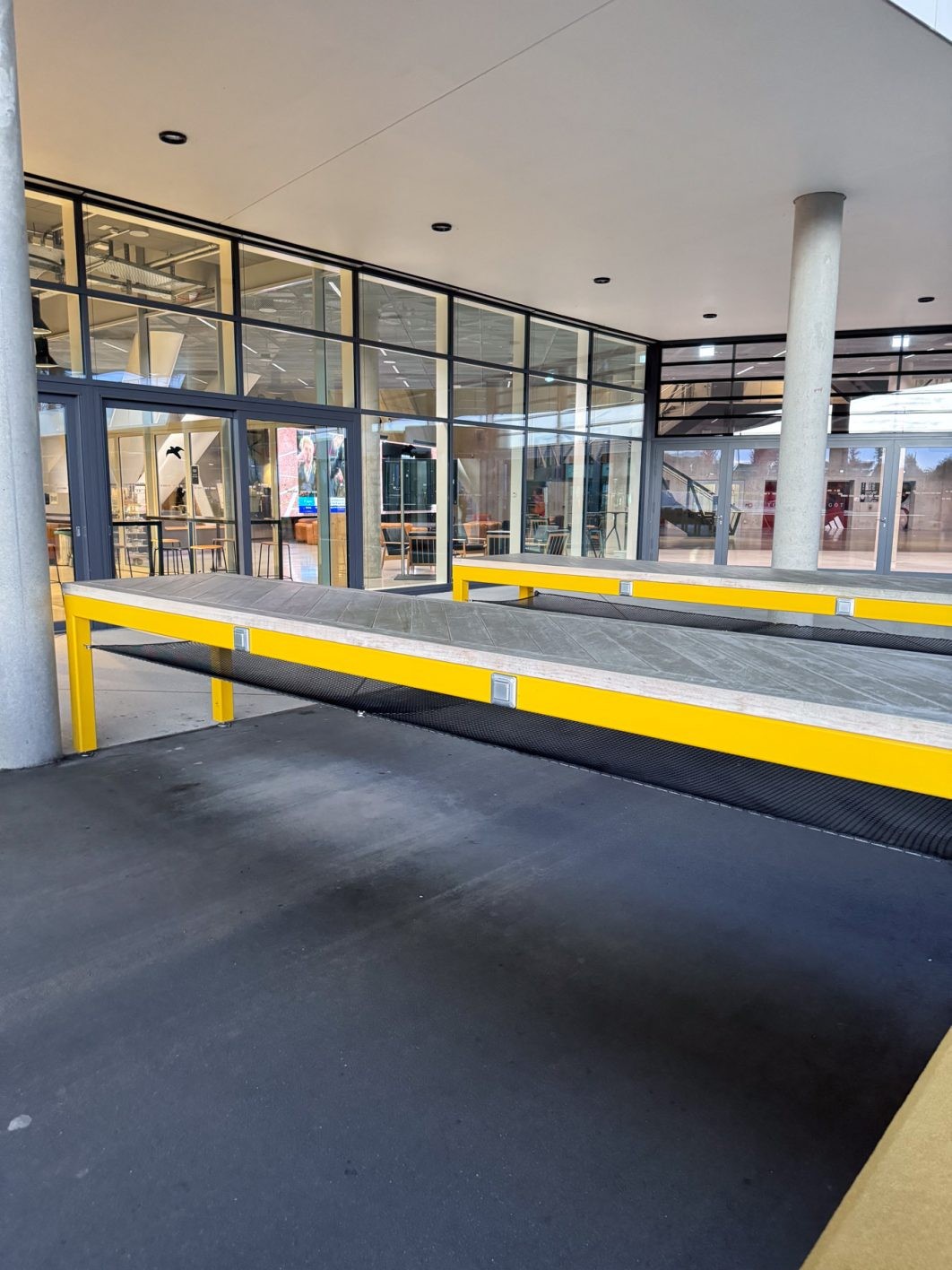 自由でオープンな空間 ドイツ本社に到着 - Slide:9