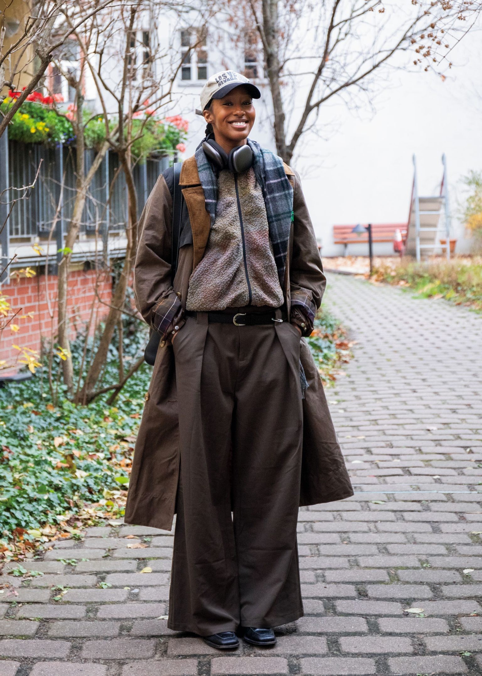 ファッションLOVERSの私服スタイル大調査!GINZA 2月号「SNAP COLLECTION 2025」特集 - Slide:2